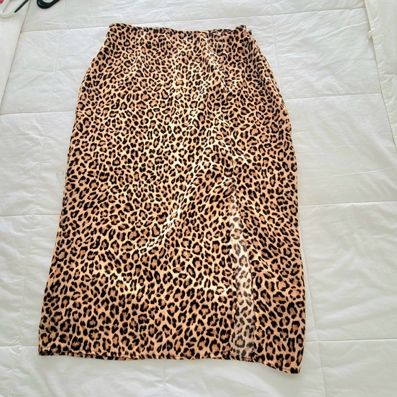Satin-like, Leopard Print, Pencil Skirt - Picture 2 of 5